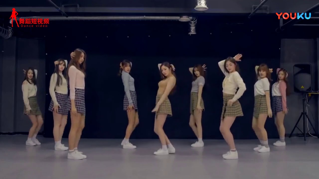🔴 Short Girl Dance Videos ️the Dance Venue Is Simple But Dreamy But ...