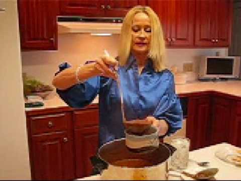 Betty's Family Favorite Chili with Beans Recipe