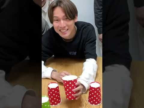 カップの中身はなんだろうな？#shorts