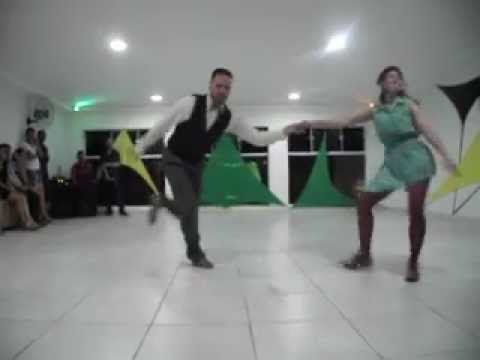 Maxi Prado e Agustina Zero - Lindy Hop Baile da Zu...