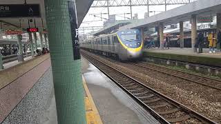 6901次R139單柴電頭行包專車行包專列(行包專列最後一天營運列次最終巡禮),和1171次開往北湖的EMU818+EMU817微笑號區間車
