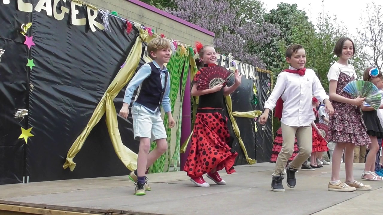 Froukje schoolfeest 2017  Dos cervezas por favor