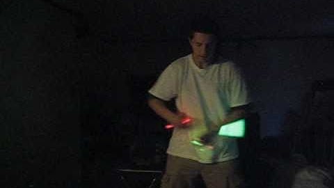 Ellezdey-RetrO Handles Glowstringing solo 4-Year video [Glowsticking.com]