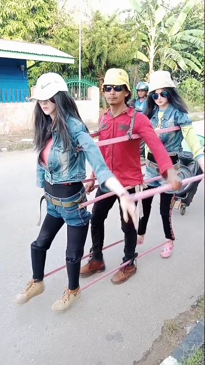 joget bertiga😁😁#shorts #shortvideo #lucu #boneka