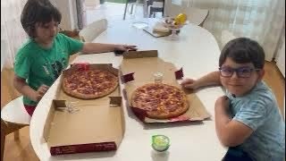 Fatih Selim Ve Yusufun Pizza Partisi.karneleri Alan Çocuklar Kutlama Yapıyor