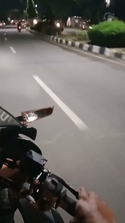 ketika aku bawa motor yamaha R15V3 malam hari