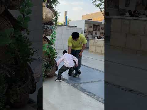 مقلب في زيزو اتحداك لو ماضحكت     ضحك