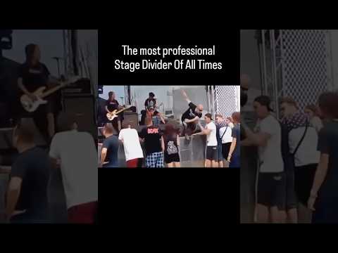 How you professional start a mosh pit 🤣