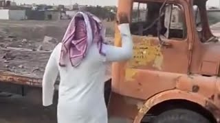 شوفو الولد الي كان عايش بسيارة السكراب 3 سنوات شنو سار وياه اهل العراق والله انتم رفعت راس