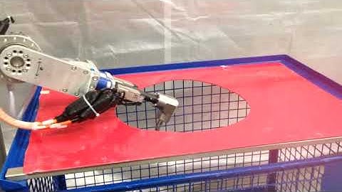 Robot-supported cleaning