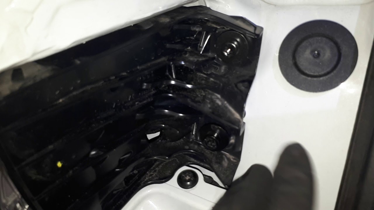 Как снять задний фонарь на Porsche Кайене 18 года - YouTube