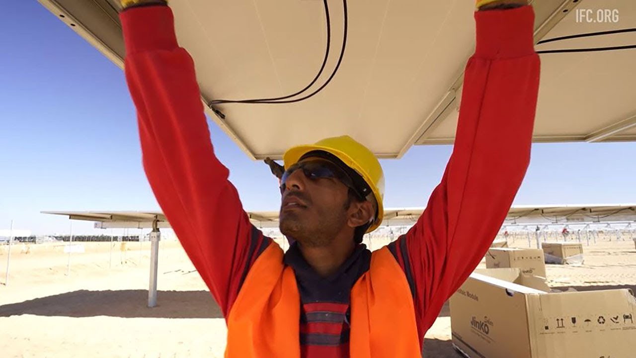 Building the World’s Largest Solar Power Plant - YouTube
