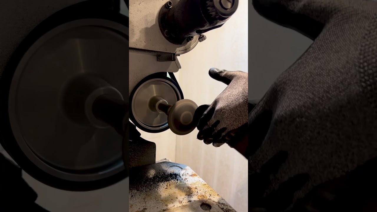 本日はvibramでのかかと修理のご依頼です。#靴修理 #京都 #革靴 #vibram #メンテナンス