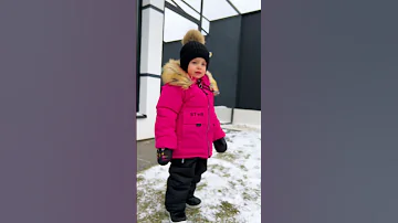 Рысёнок Локи извалял ребенка в снегу 😹