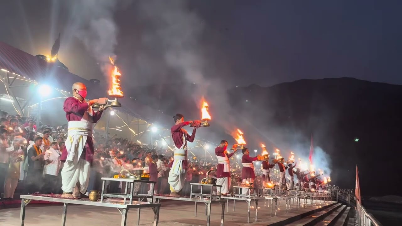जय माँ गंगा 🙏🏼गंगा आरती त्रिवेणी घाट ।जिंदगी का असली सुकून यही है #trending #travel #gangaaarti #🙏🏼