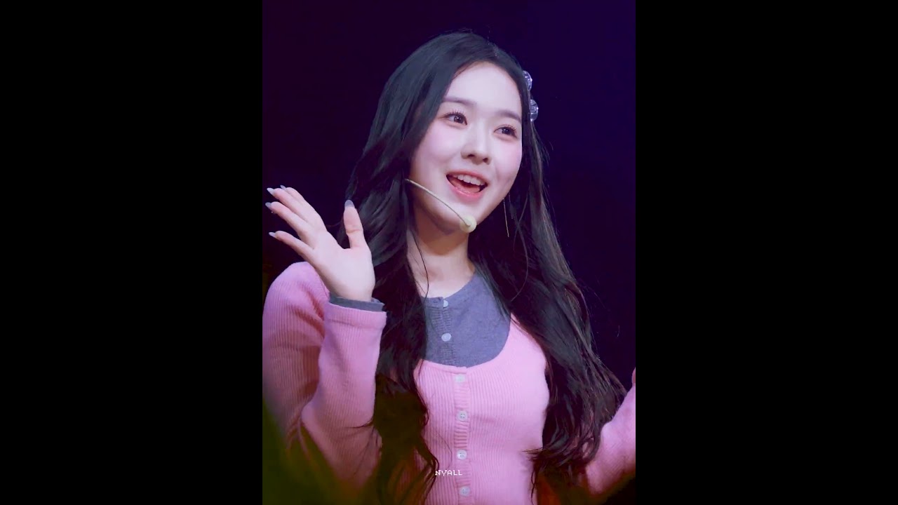 251201 tripleS美少女スミンです💖 #tripleS #김수민 - YouTube