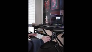 【FLEXISPOT】海外インフルエンサーの卓上スタンディングデスクM18M開封紹介動画