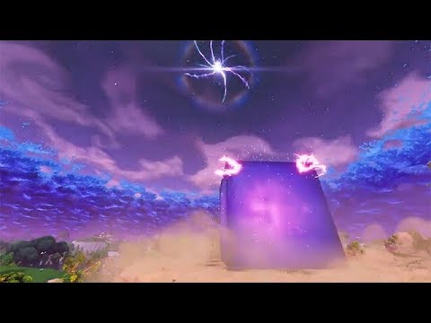 on decouvre le cube bizarre de fortnite battle royale smiley games - smiley pseudo fortnite