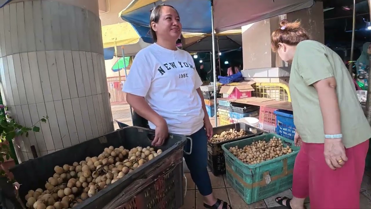 4K || Teman mentua jual buah Langsat di Sibu Sentral Market|| Laku keras terus kena Angkat 