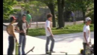 un truco en el skatepark de la vaca-santander.