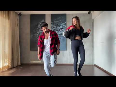 Sargun Mehta & Ravi Dubey dancing