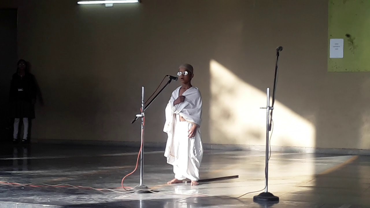 Naitik student of  class 3 play of role in  Mahatma Gandhi