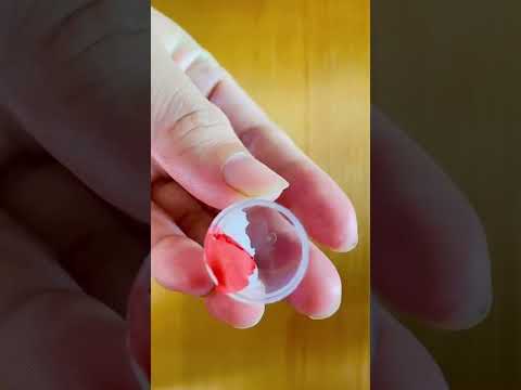 Video: Cách làm bóng môi bằng Vaseline và son môi: 14 bước