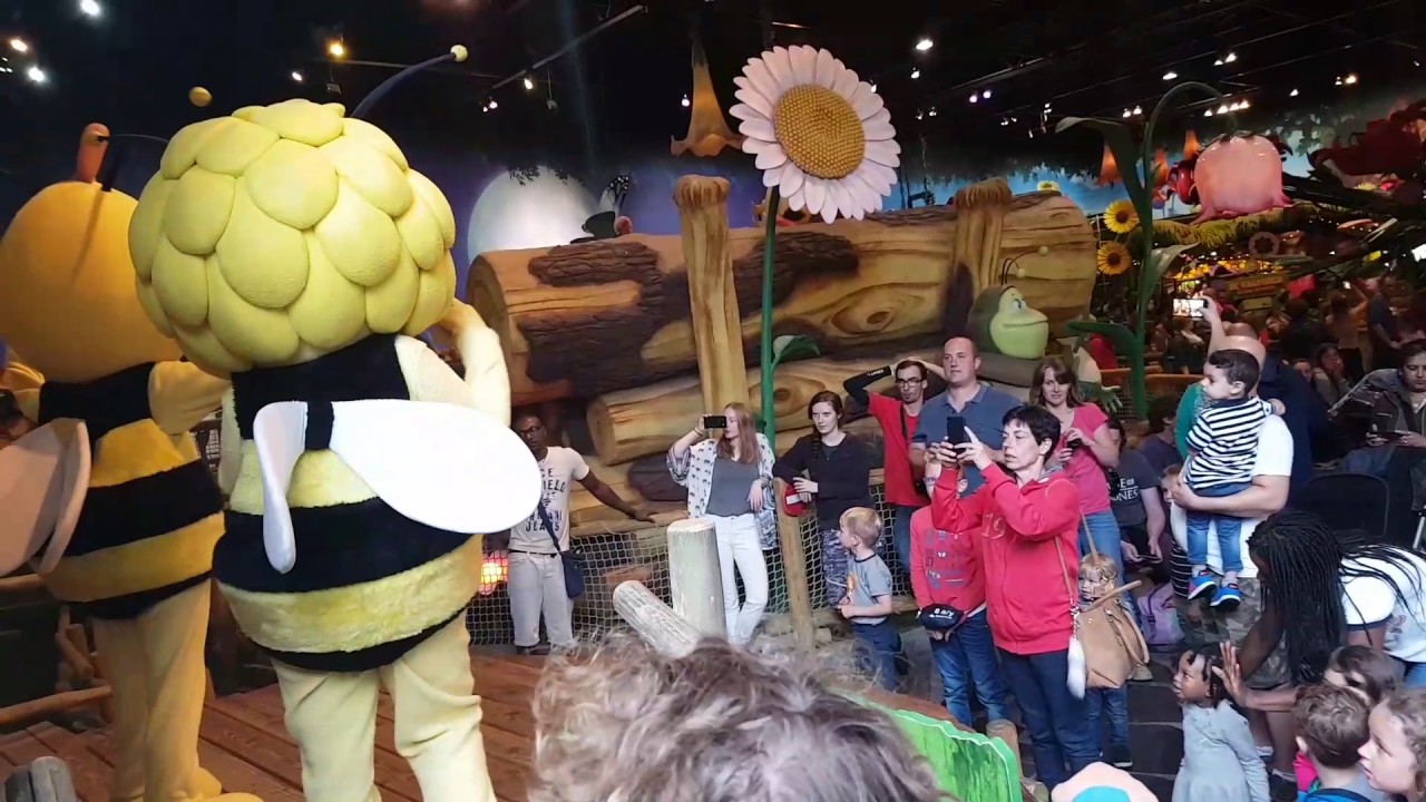 Mia et maya l'abeille