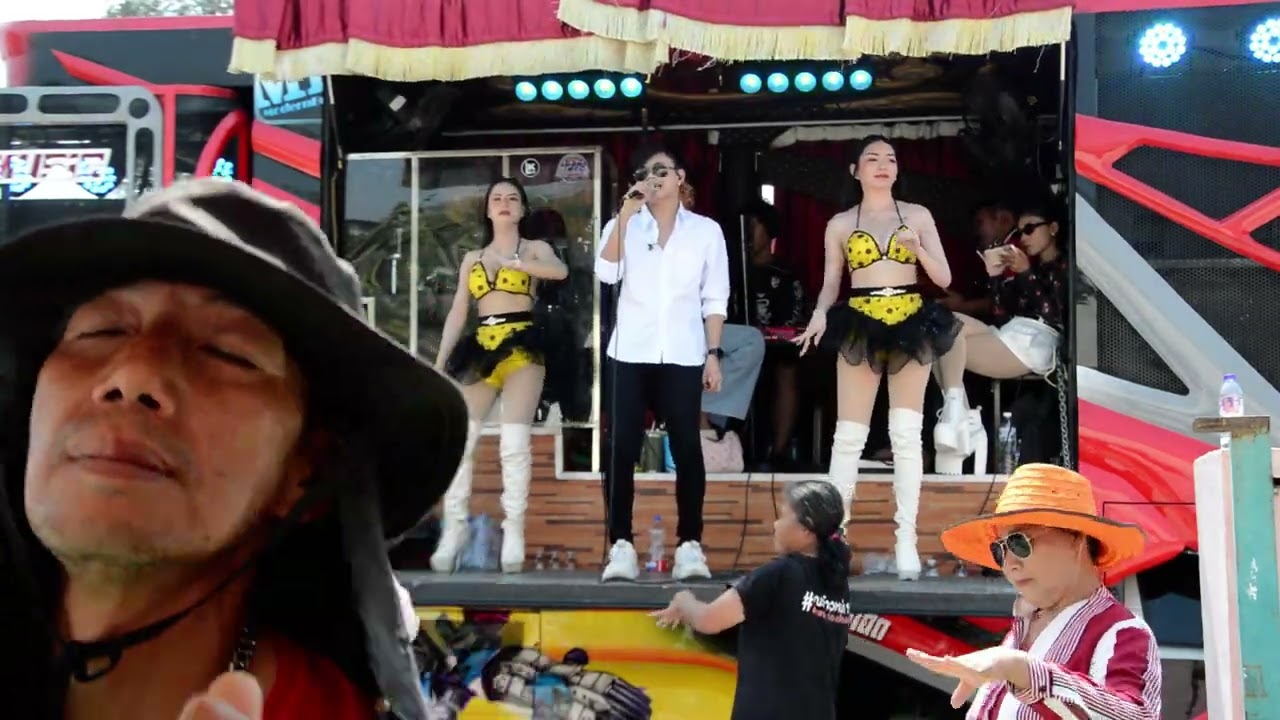 #เอิ้นหาน้องเขียว ฝากติดตามรถแห่ด้วยนะครับรถแห่กระบะสิบล้อ PK Music