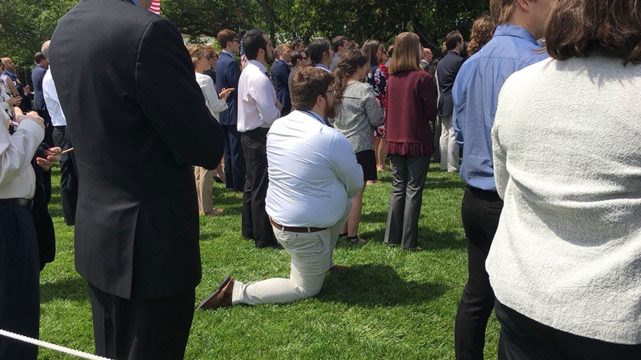 philadelphia eagles running backs Man kneels during anthem at Eagles-less White House event
