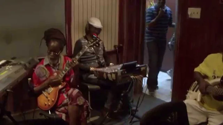 Uncut: Creative process One Pop Studio with Sly Du...