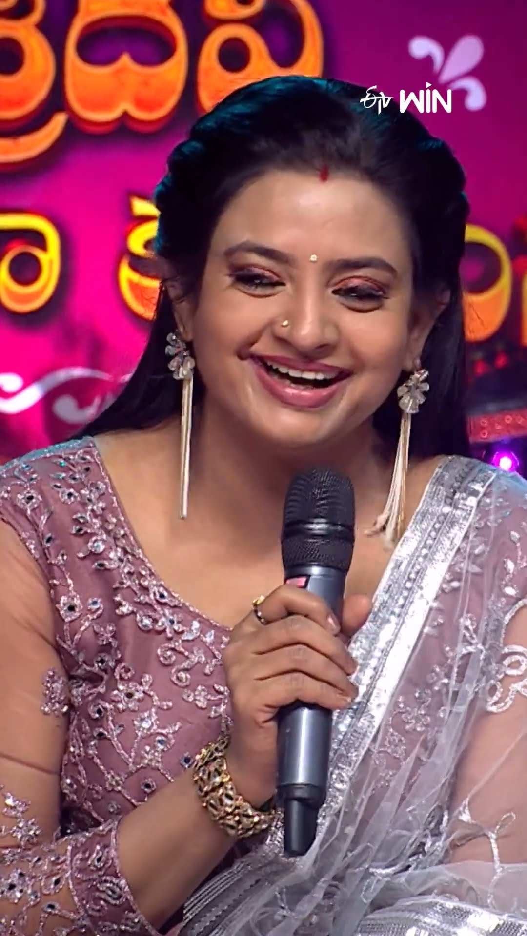#shorts - Alphabet Challenge లో మాట్లాడుకోవడం..! #sridevidramacompany #hyperaadi