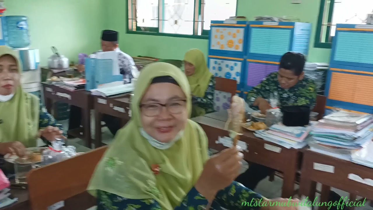 Peringatan Hari Guru Nasional ke 76 MTs Tarbiyatul Mubtadiin Wilalung Gajah Demak Tahun 2021