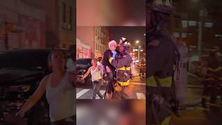 💯🇺🇸😱Firefighters bravely rescued the elderly couple to safety. ❤️👴👵
