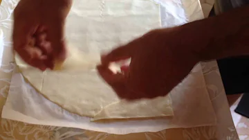 Comment couper une pâte feuilletée ronde ?