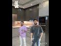صار يجري وراها ويلحق 