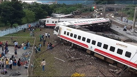18 dead and many injured after train crash in Taiwan