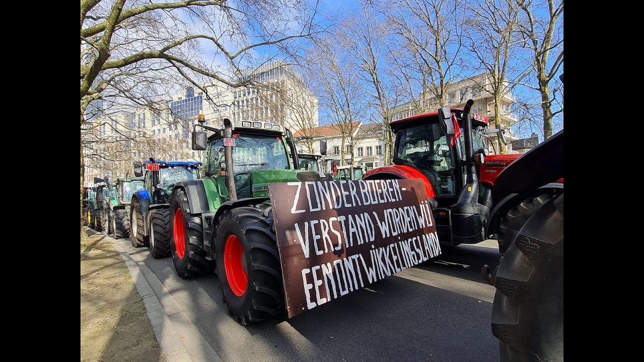 Farmers demonstration riding on 2700 tractors in Brussels YouTube