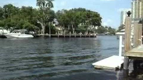 NEW FLOATING DOCK, FLOATING PLATFORM FOR A HIGH TRAFFIC RIVER