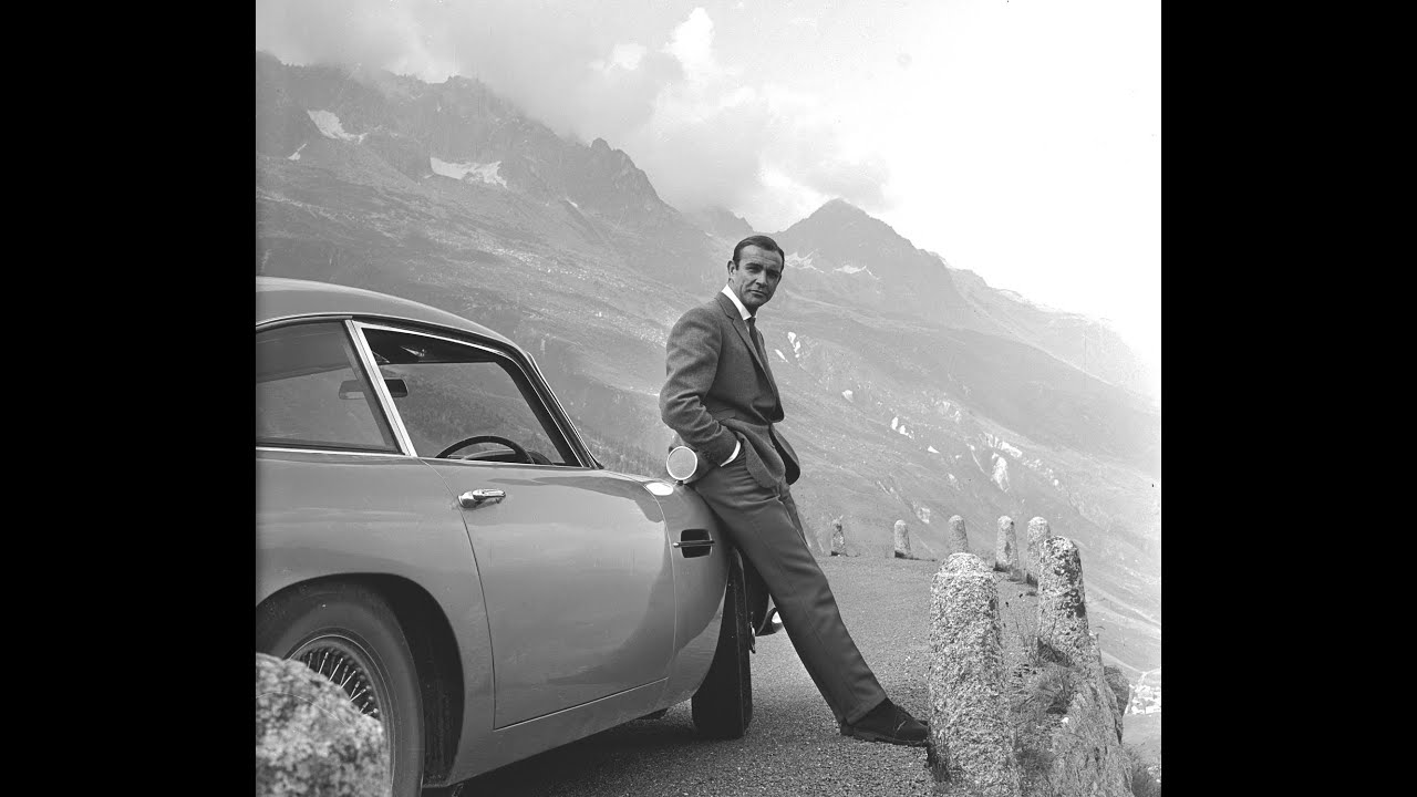 James Bond Goldfinger - YouTube