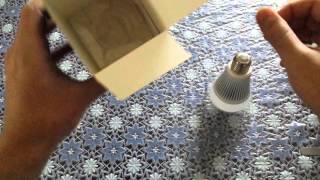 Crenova BB-01 8W E27 -  Lampadina LED Bluetooth 4.0