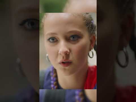 Из ревности избила до юшки одноклассницу в раздевалке забрала скорая 🙀 #никажукова #сериал #фильмы
