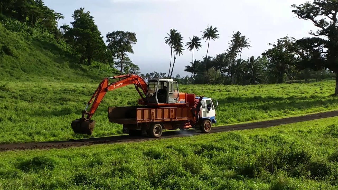 Hitachi EX100 - YouTube