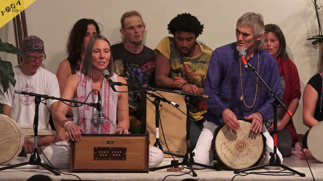 Om Tryambakam|Om Shanti - by Bernardo and Gauri with group meditation for anxiety