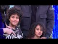 أول ظهور لأولاد محمد رمضان مع منى الشاذلي داخلين الاستوديو يجروا