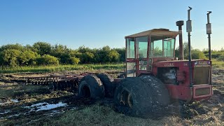 Versatile 850 with triples to the rescue. Stuck tractor!