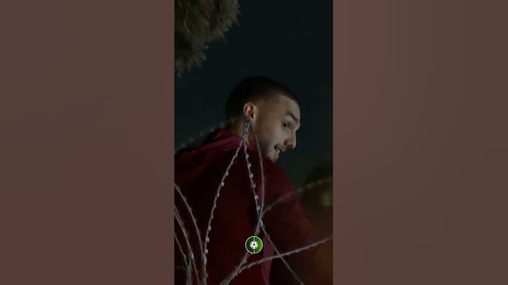 Galatasaraylı futbolcular derbi zaferini kutluyor