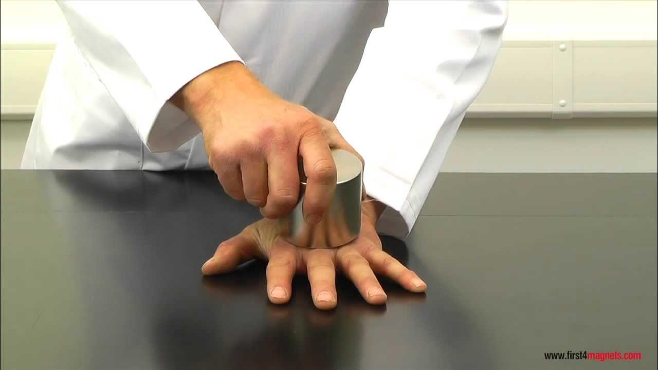 Evaluering Vice Kan ikke læse eller skrive Super-strong neodymium magnets crushing a man's hand - YouTube