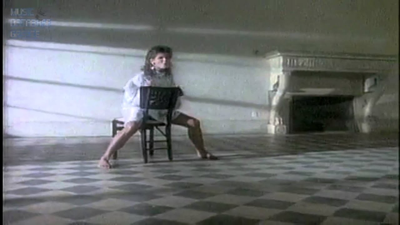 Mira Carola  - Runaway (Official Video) en YouTube Mira Carola  - Runaway (Official Video) en YouTube