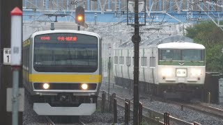 185系（B6編成）「満喫 首都圏ぐるり旅」号　雨の東船橋駅を通過